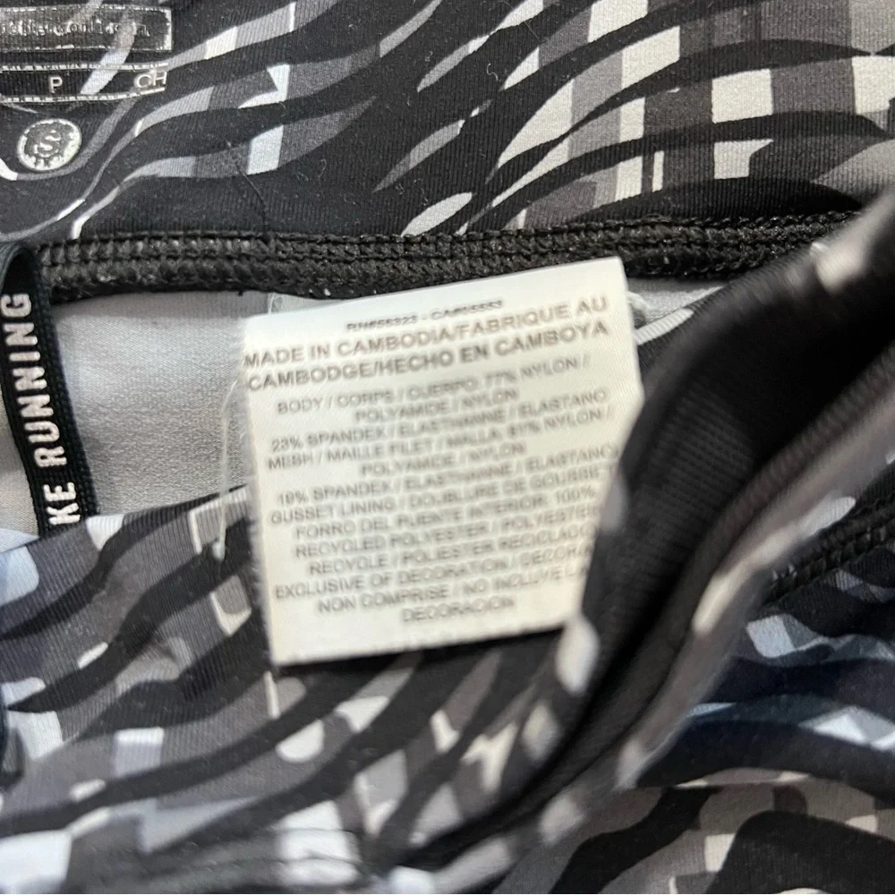 Nike Dri-FIT Patterned Capri Leggings – Size Small